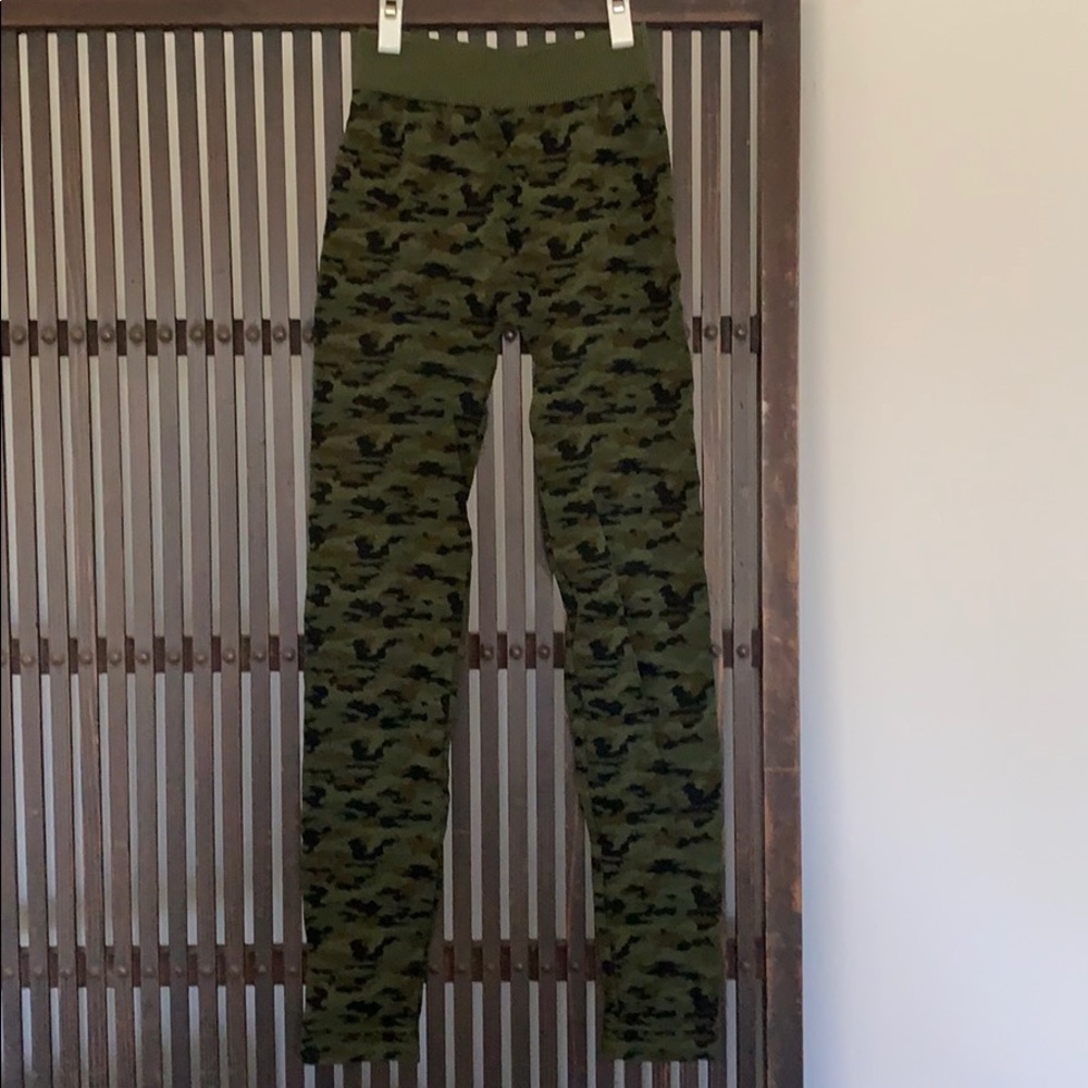 Live Electric camouflage leggings